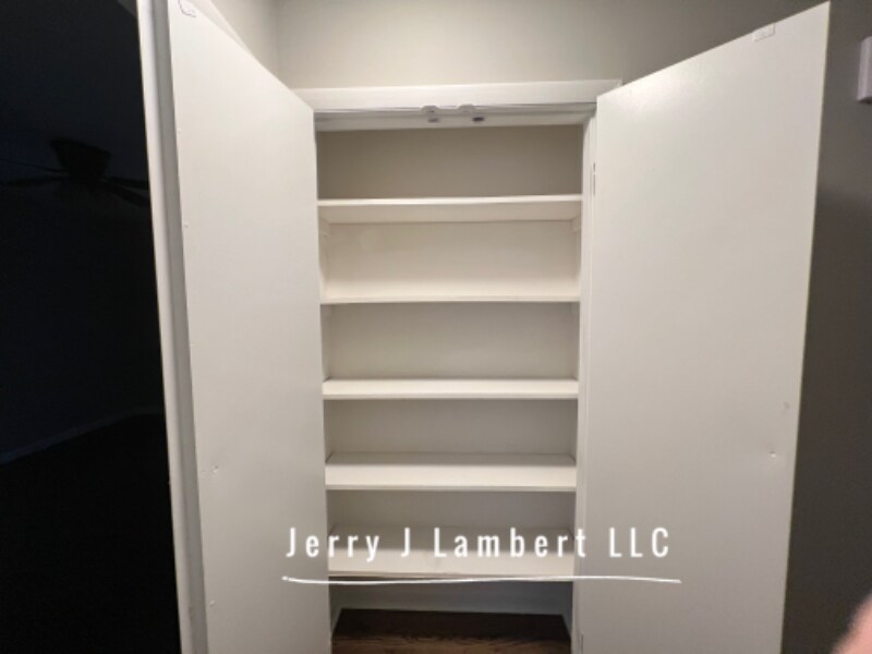 Building Photo - 5330 Maryland Dr