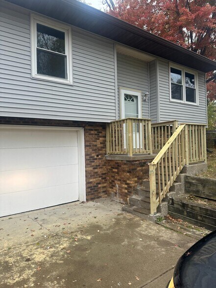 Primary Photo - 4403 W Capri Ct