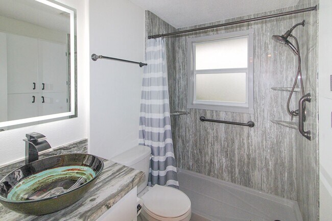 Building Photo - Circlewood Annual Condo for Rent
