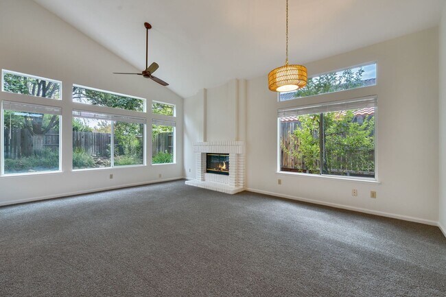 Building Photo - Updated 3 Bedroom Home with 3-Car Garage i...