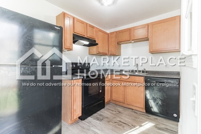 Building Photo - 2247 Onslow Dr