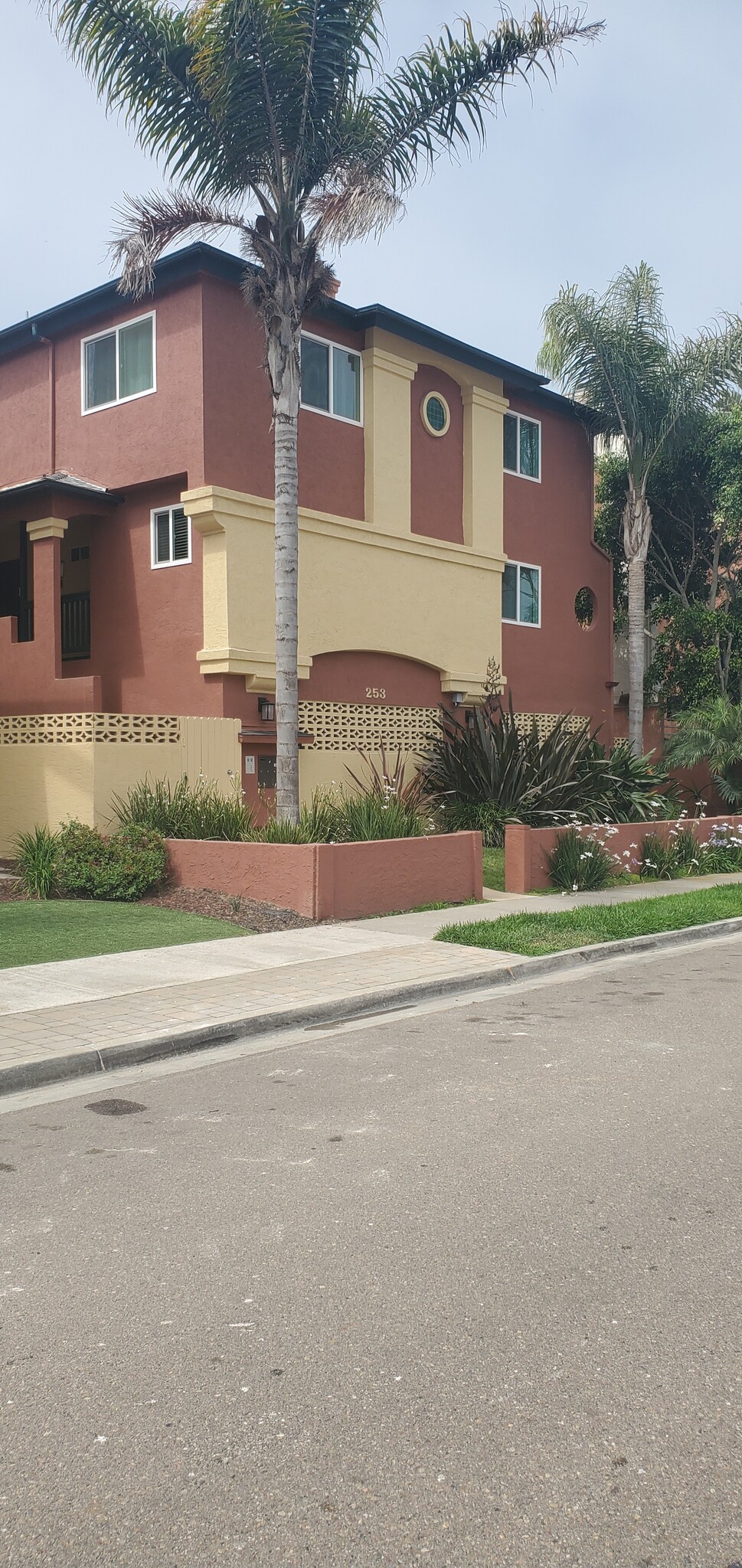 Building Photo - 253 Donax Ave
