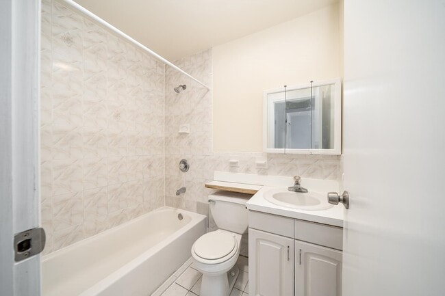 Building Photo - 524 4th St