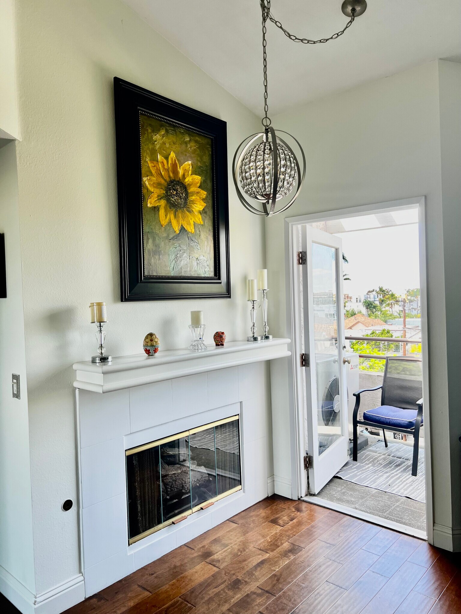 Balcony with views - 3666 3rd Ave