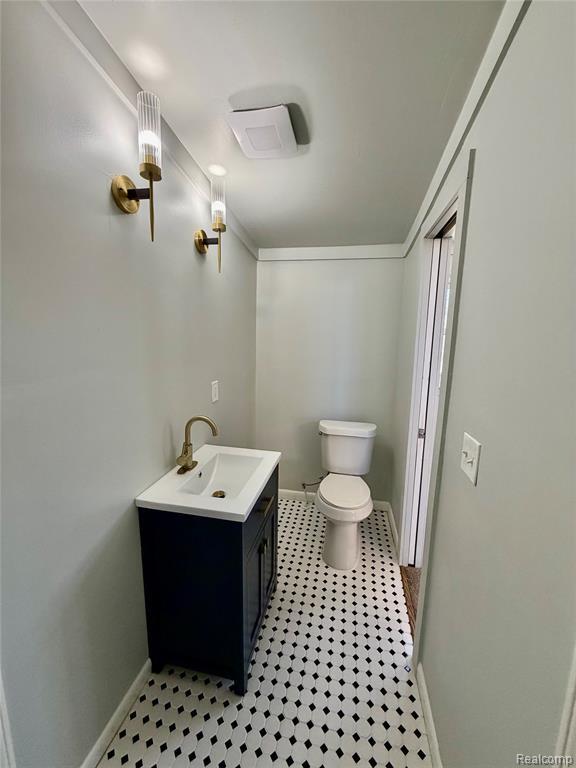 Building Photo - 413 Bridson St