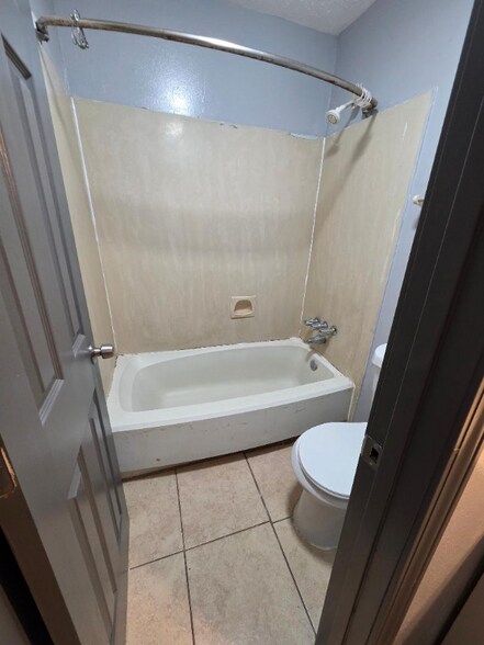 Building Photo - 7813 Star St