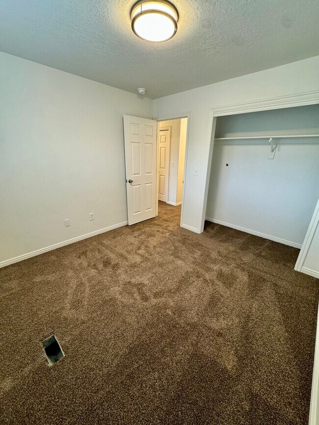 Building Photo - Your Next Home Awaits!