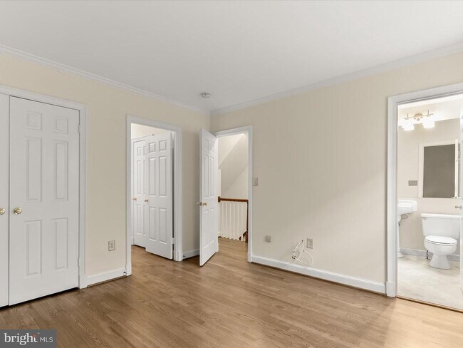 Building Photo - 4424 Westover Pl NW