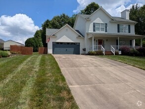 Building Photo - 3BR/2.5Bath House in NE Hickory