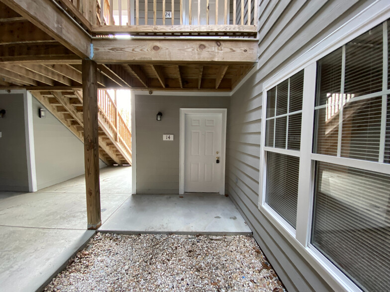 Building Photo - Room in Condo on Morreene Rd