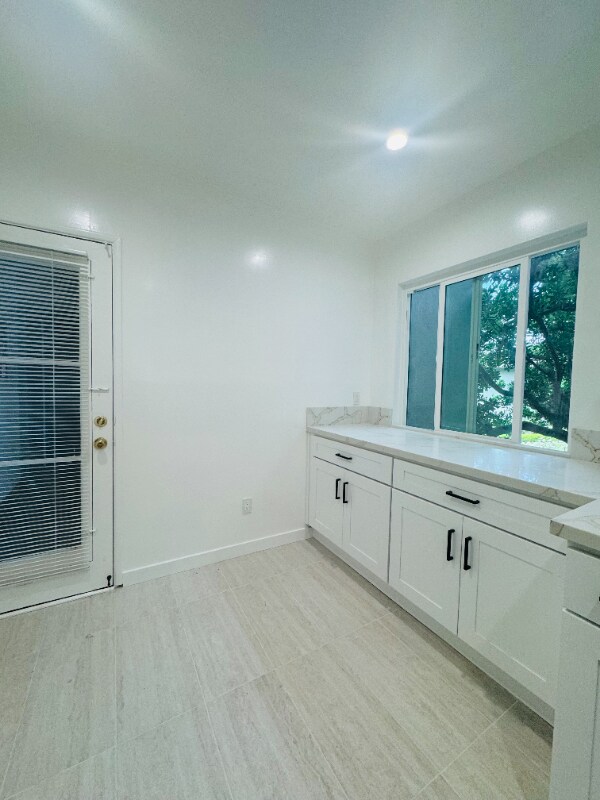 Building Photo - 333 Raymondale Dr