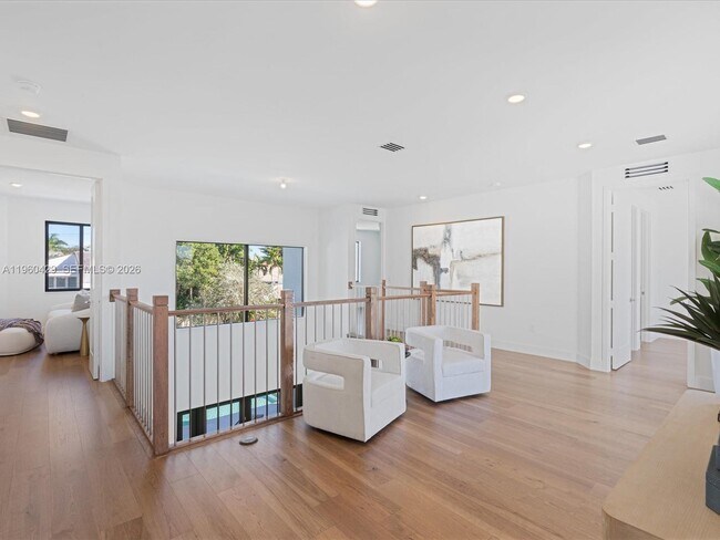 Building Photo - 19701 NE 16th Pl