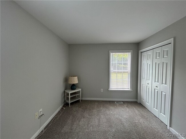 Building Photo - 317 Lake Crest Ct