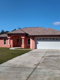 Building Photo - DUNNELLON POOL HOME