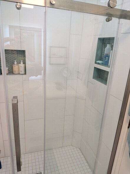 Building Photo - 444 Hidden Valley Ln