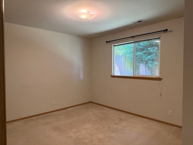 Building Photo - Everett 3 Bedroom Rambler