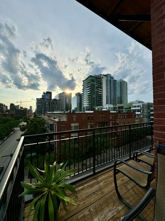 Building Photo - 616 W Fulton St
