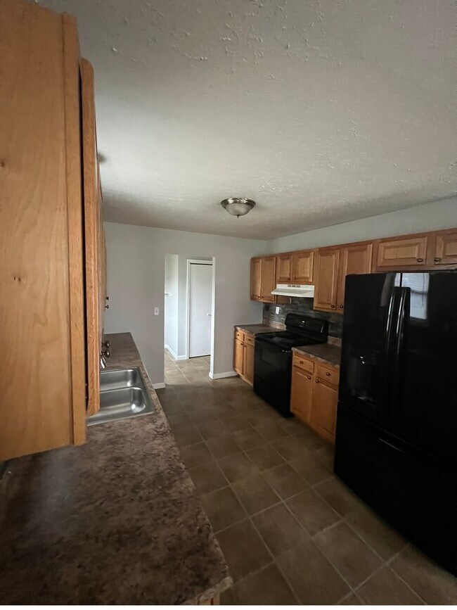 Building Photo - 3 Bed 1 Bath, Section 8 Accepted!!!