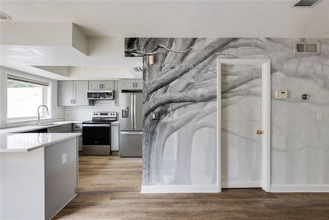 Building Photo - 7094 Stonington Dr NE