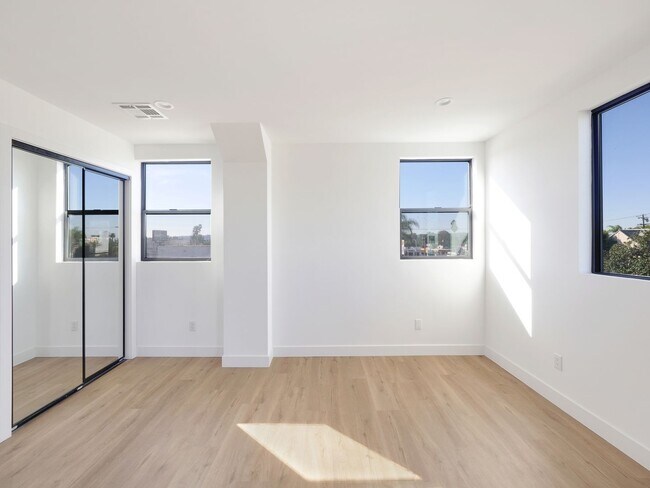 Building Photo - 1856 Redondo Blvd