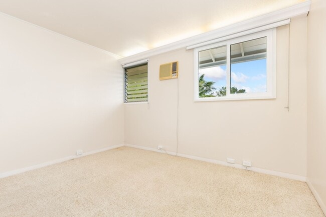 Building Photo - Charming 4-bedroom, 2-bathroom single-family home
