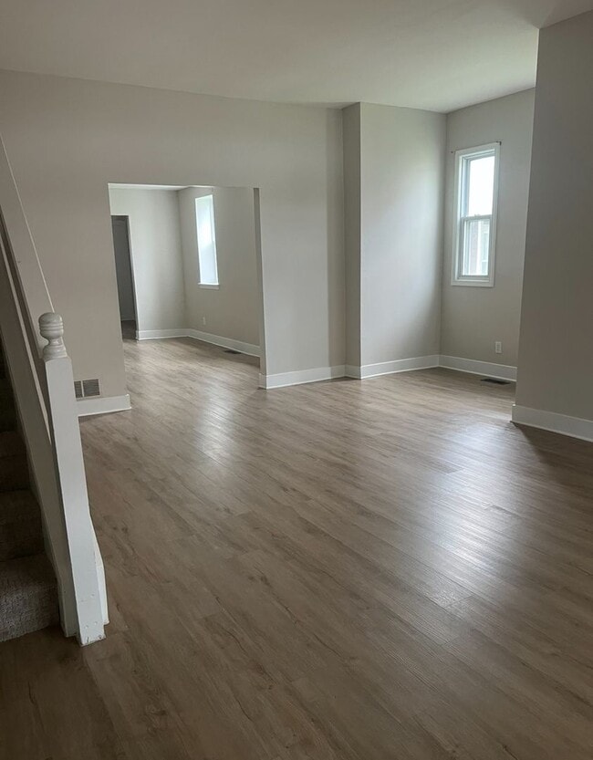 Building Photo - Renovated 3 Bedroom 3 Bathroom Single Fami...