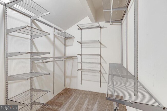 Building Photo - 1639 Carriage House Terrace