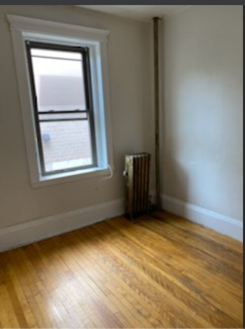 Building Photo - 55 Burbank St