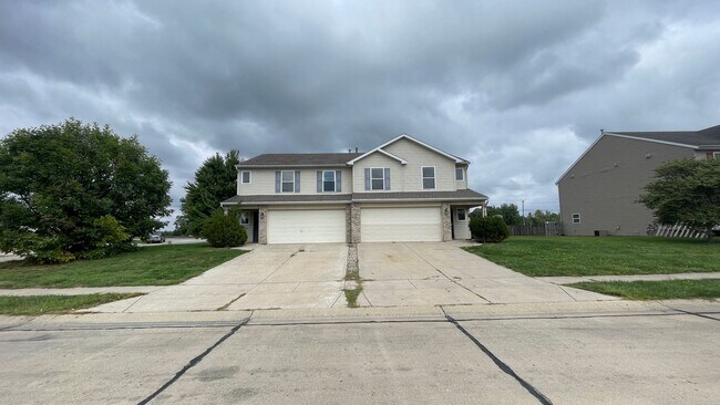 Building Photo - West Lafayette - Large 3 Bedroom 2 Bath Duplex