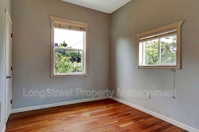 Building Photo - 2624 NE Sumner St