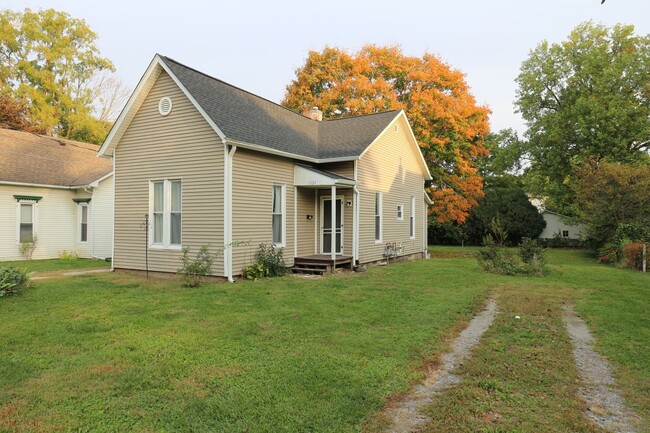 Primary Photo - 1 Bedroom Crawfordsville Duplex!