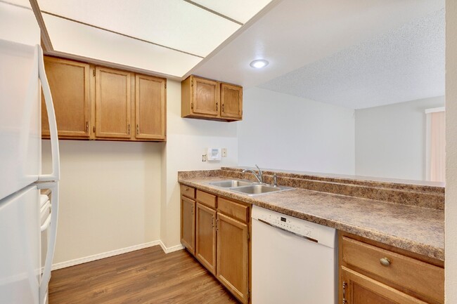 Building Photo - Charming Two-Story Townhome with Finished ...