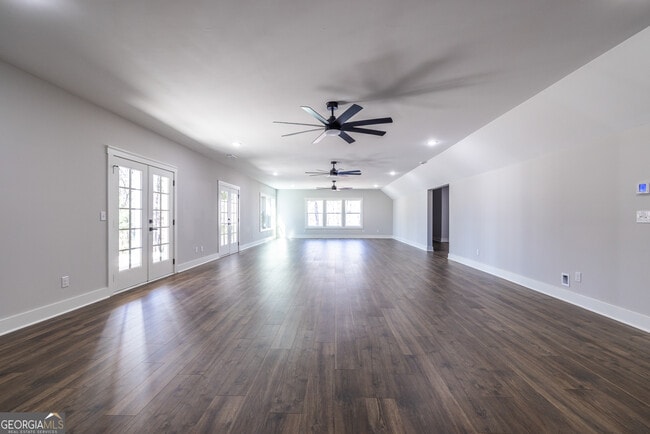 Building Photo - 1131 Pinehurst Dr