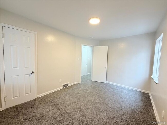 Building Photo - 9832 Balfour Rd