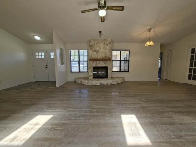 Building Photo - 57 Shores Blvd