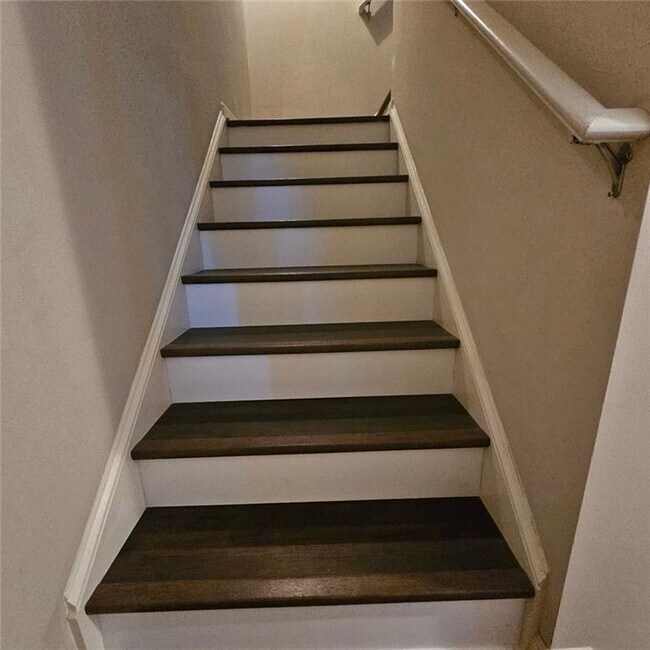 Building Photo - 413 Fern Bay Dr SW