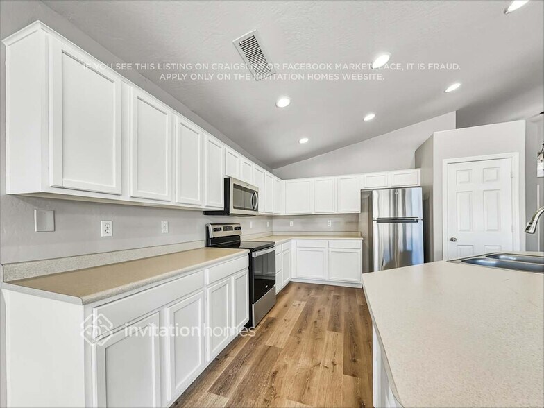 Building Photo - 8524 W Chickasaw St