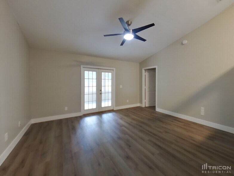 Building Photo - 84092 St James Ct