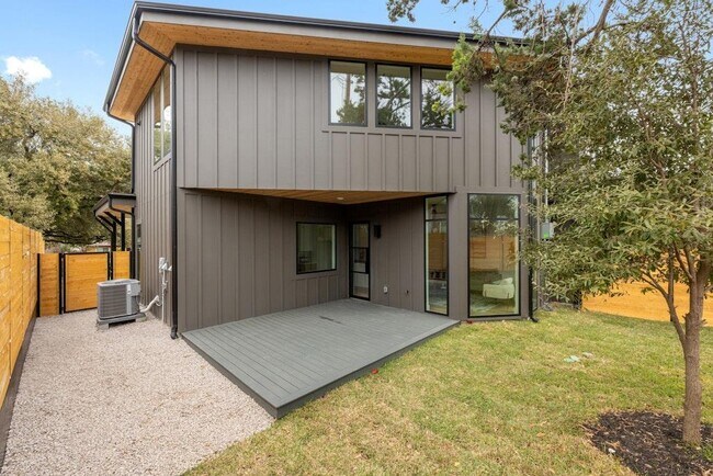 Building Photo - 1409 Valleyridge Dr