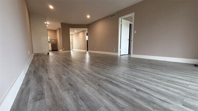 Building Photo - 8962 S Hollybrook Blvd