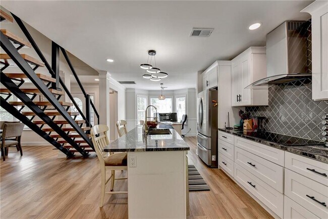 Building Photo - 6604 Destiny Dr SE