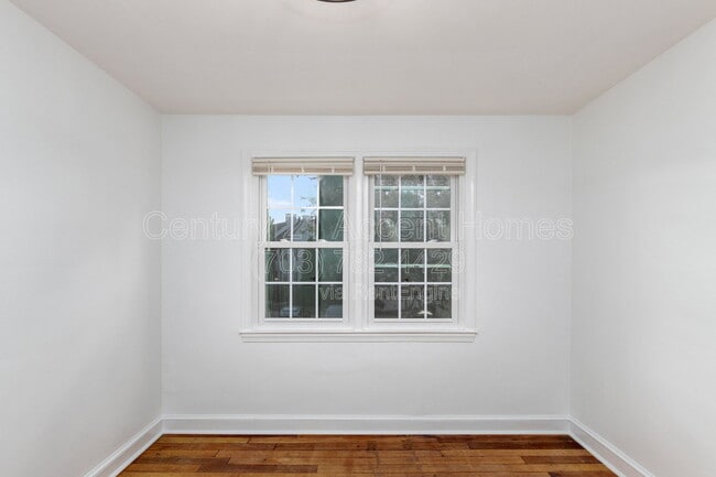 Building Photo - 1303 S Walter Reed Dr