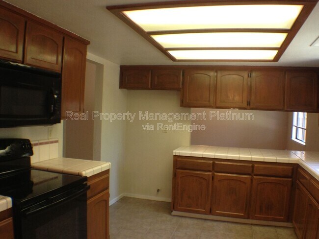 Building Photo - 675 N Claremont Ave