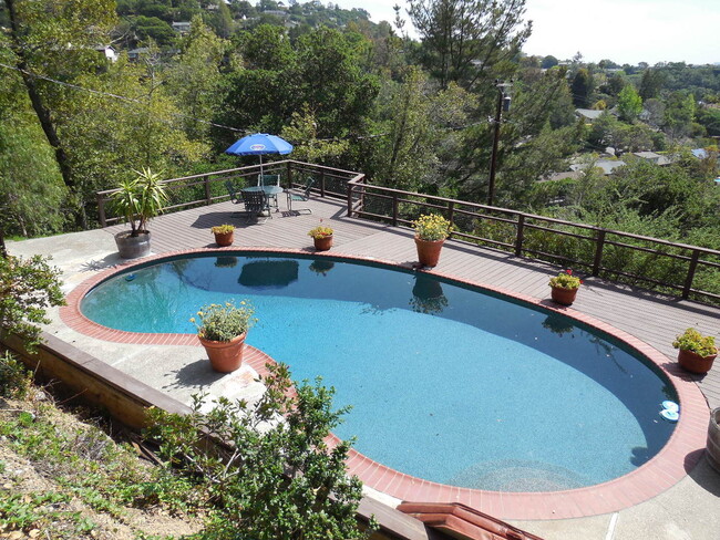 Building Photo - MODERN FOUR BEDROOM HOME IN THE GREENBRAE ...