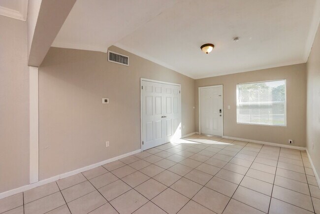 Building Photo - 259 NW 30th Ave