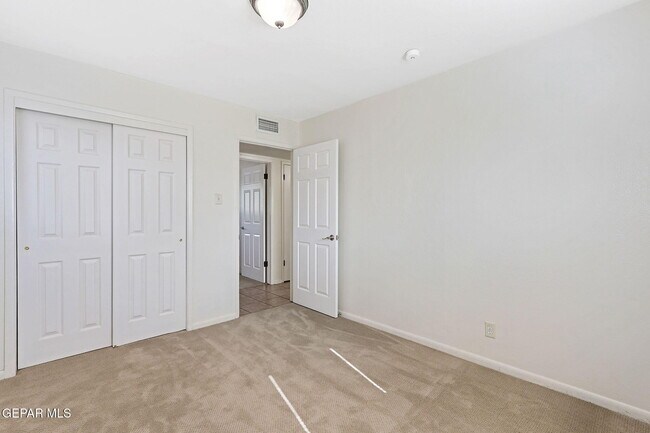 Building Photo - 10060 Kellogg St