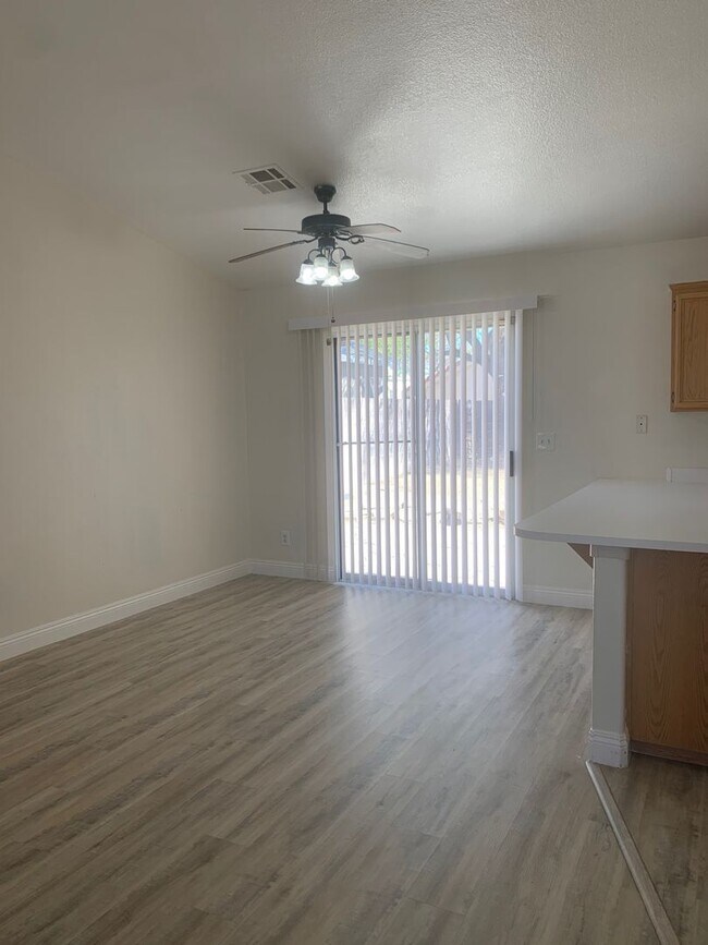Building Photo - Single Story 3 Bedroom Home for Rent