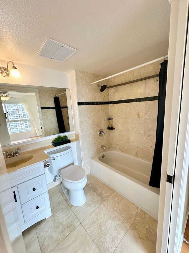 Building Photo - Golf course and Ocean Views  from this 3 bedroom 2 bath condo!