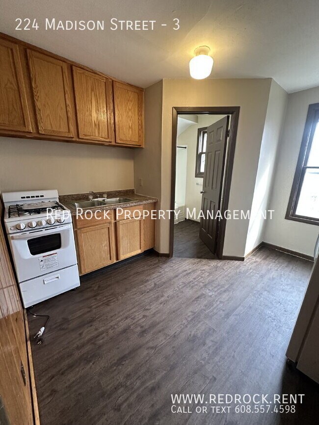 Building Photo - 224 Madison St