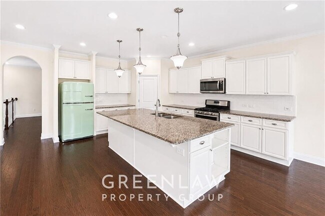Building Photo - 7403 Lowery Oak Dr